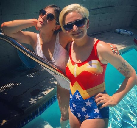 Allison Raskin star photos