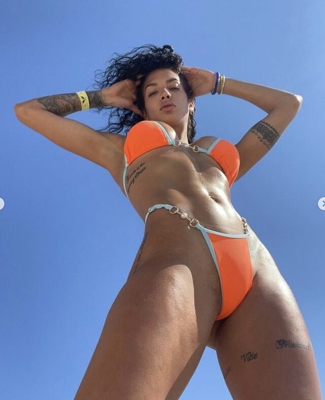 Yeinly Castro model art pics