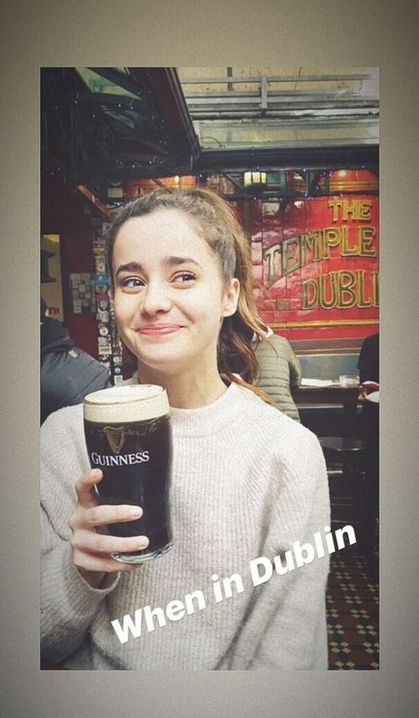 Holly Earl hd model archive