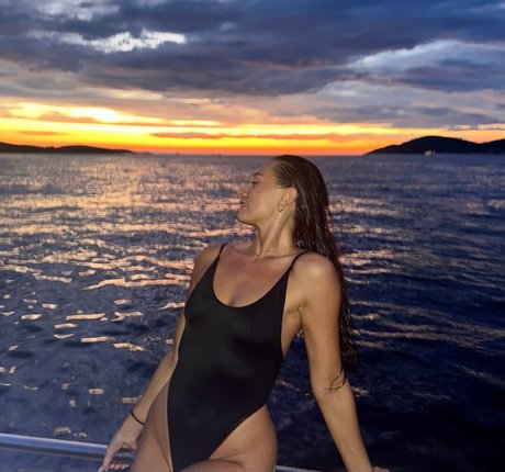 Lottie Loves ASMR nude model pics