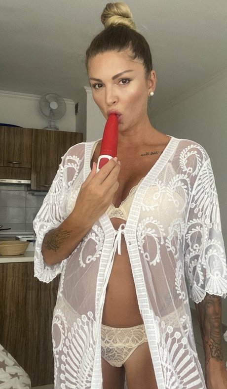 Sarah Step Mommy pretty actress photo