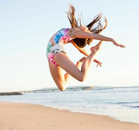 Chloe East best model img