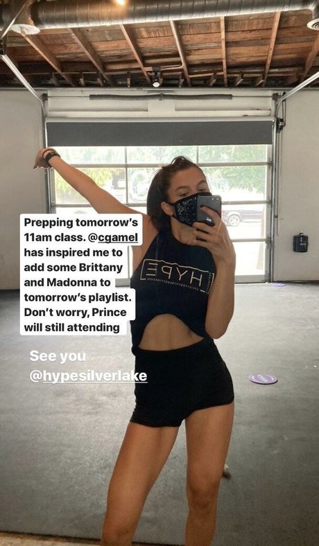 Chloe East model top pics