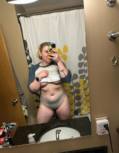 sunny84 xxx model pictures