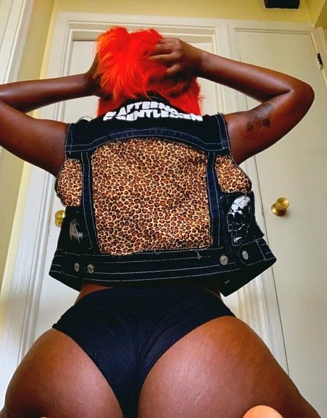 crushvelvet star sexy photo