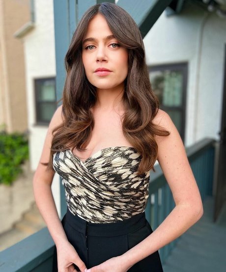 Molly Gordon hot actress img