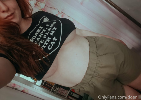 doenill nudes model picture