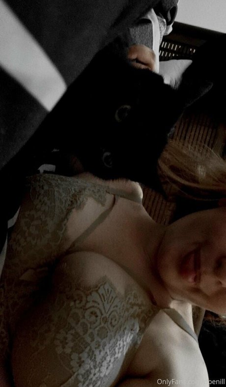 doenill free actress image