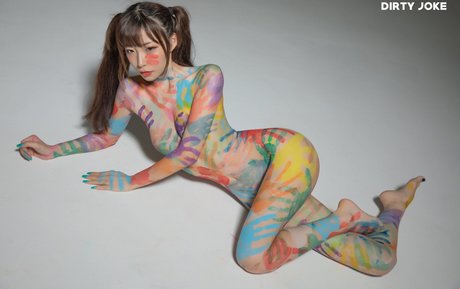 yunij98 high quality model picture