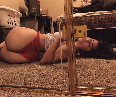 Angel Isais sexy star picture