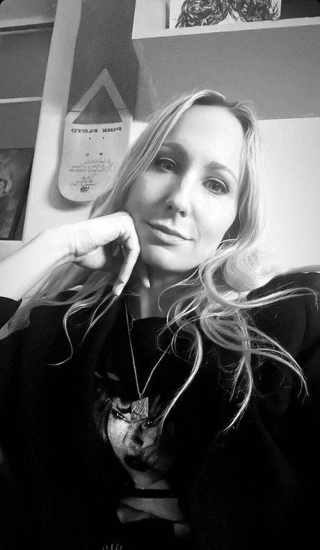 Nikki Glaser pornstar galleries