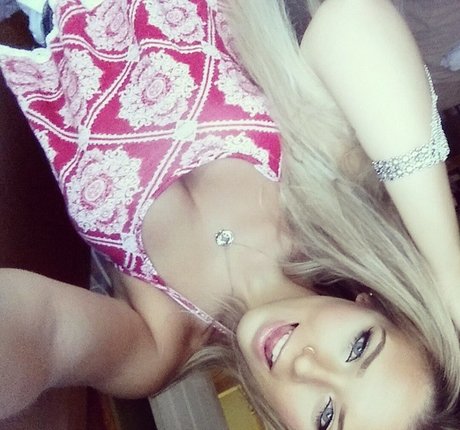 Anais Rizzo model free pictures