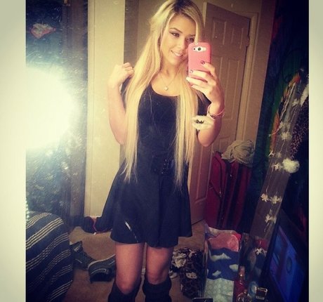 Anais Rizzo nude model images