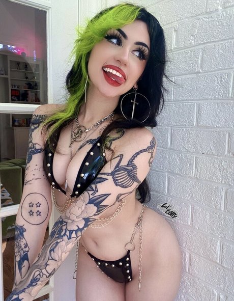 lilbatty model art gallery