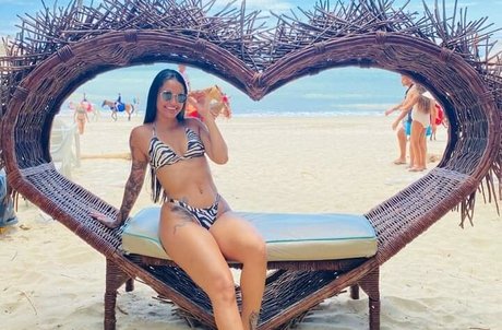 Flavia Carolayne free star pictures