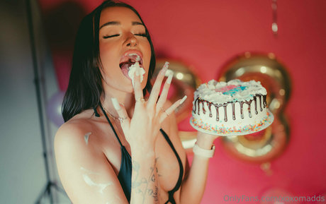 xoxomadds pornstar erotic photo