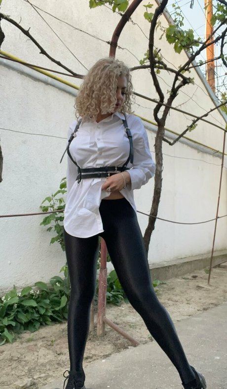 curly lexi adult star photos