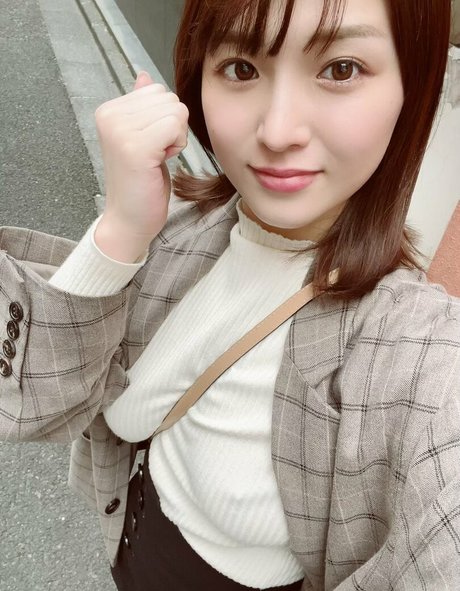 Minami 3s model nude images