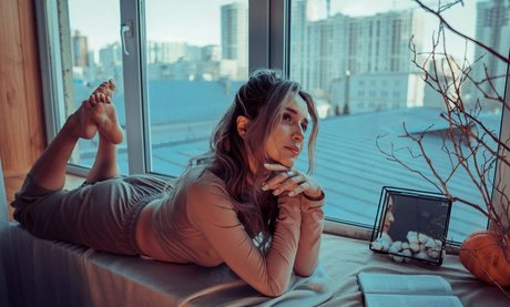 AlinaNaMeli model beautiful photo