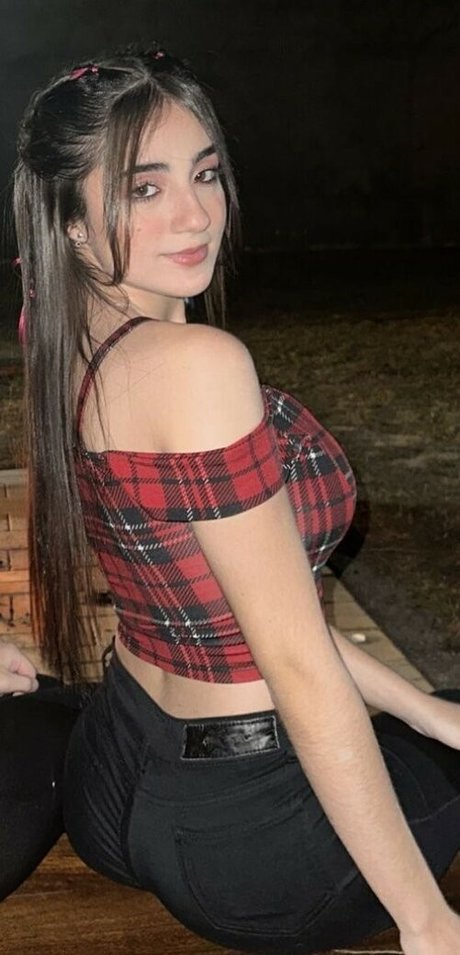 Giholiveiira__ pretty model images