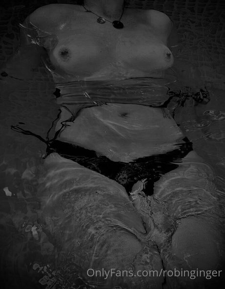 robinginger model pornographic photos