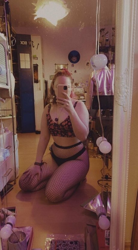 robinginger pornstar adult image