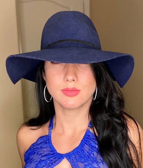 leahshines exclusive actress image