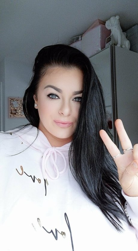 karlajames free actress archive