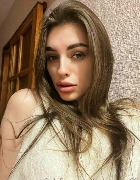 judyevans69 model nude photo