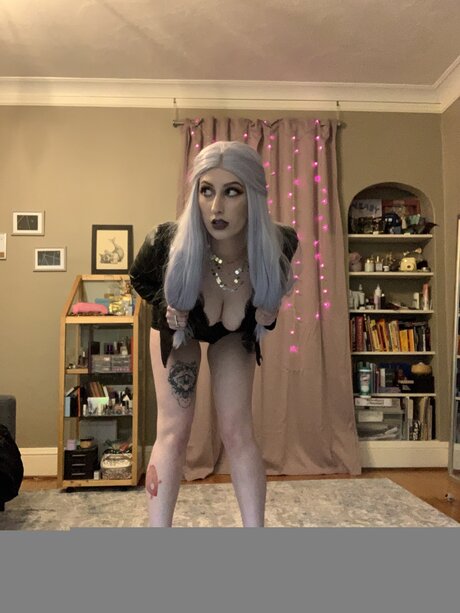 Liliths Jester top model pics