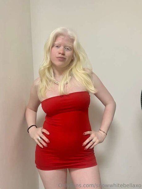 Snowwhitebellaxo hot model img