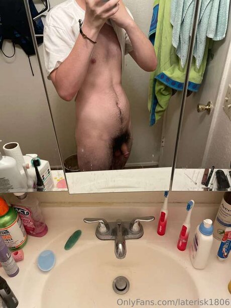 Mopwho2714 model porn image