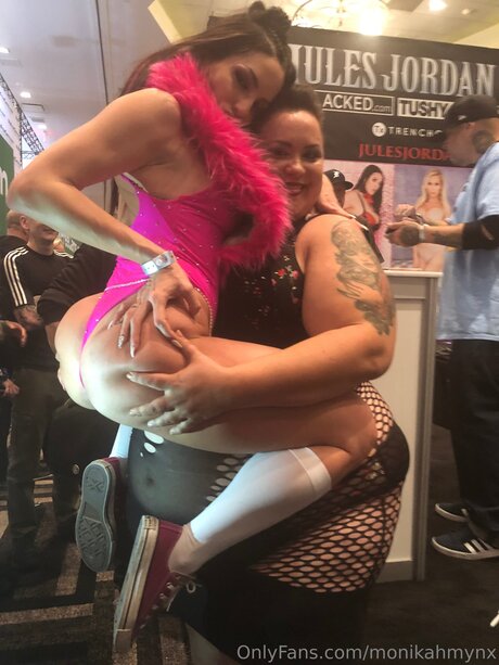 Monikamynx69 model top pictures