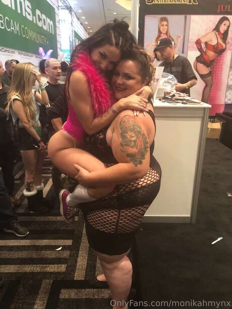 Monikamynx69 sex model pictures