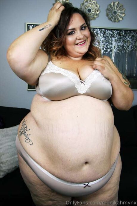 Monikamynx69 model porn photos