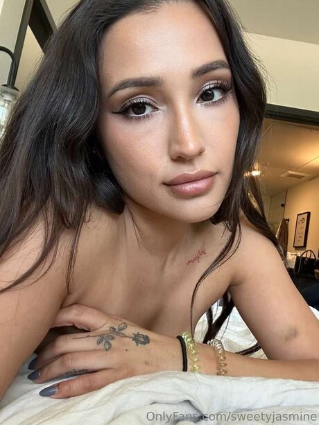 Sweetyjasmine art model pic