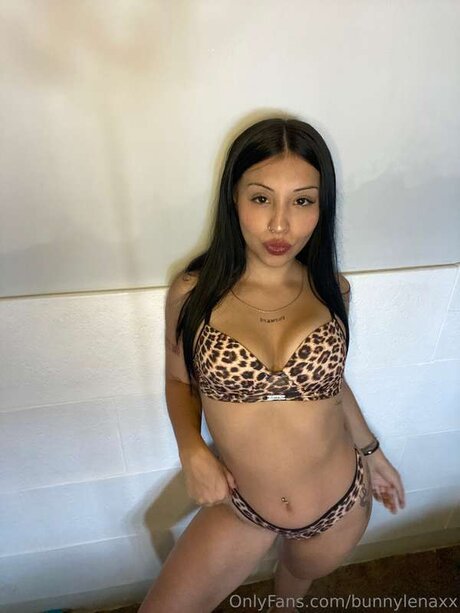 Its Emilyy exclusive actress pictures