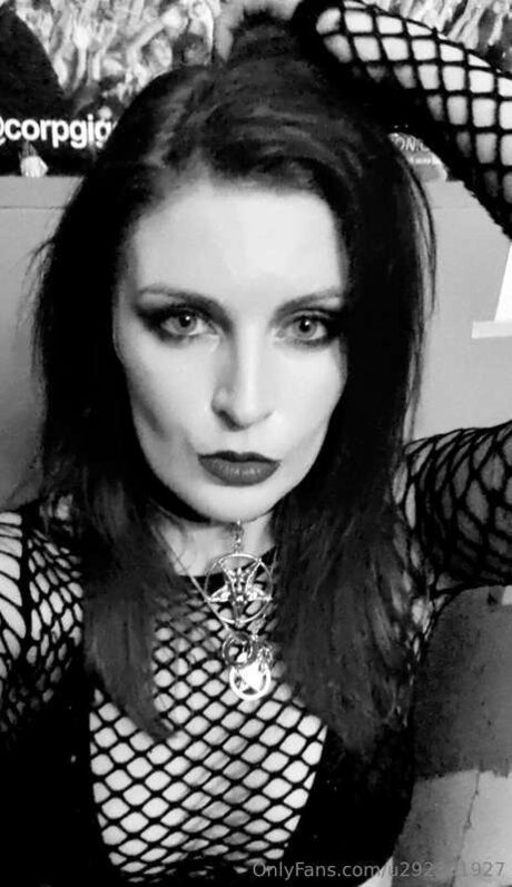 U292301927 naked star galleries