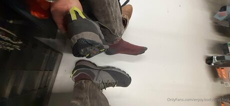 Enjoy Body And Foot high quality star pictures