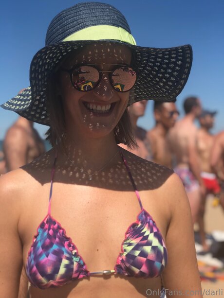 Darli hot actress img