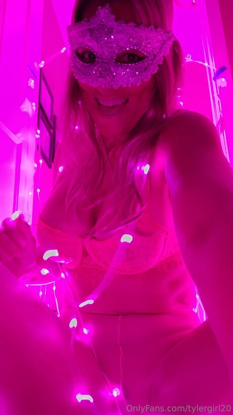 Tylergirl20 pornstar erotic gallery