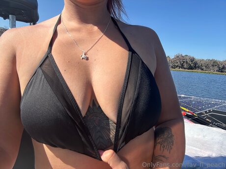 Fav Fl Peach model hot photos