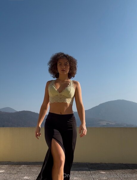 Saraaandoriinhaa naked model pic