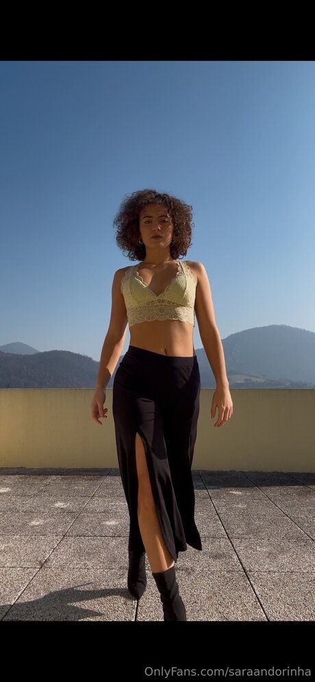 Saraaandoriinhaa model picture