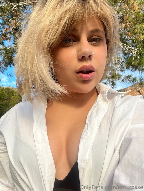 Arri Rosse model erotic gallery