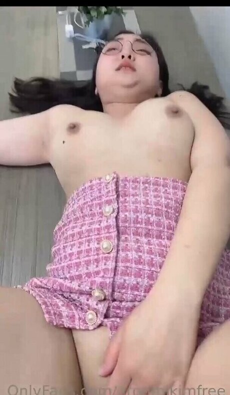 Aroomi Kim Quick model image