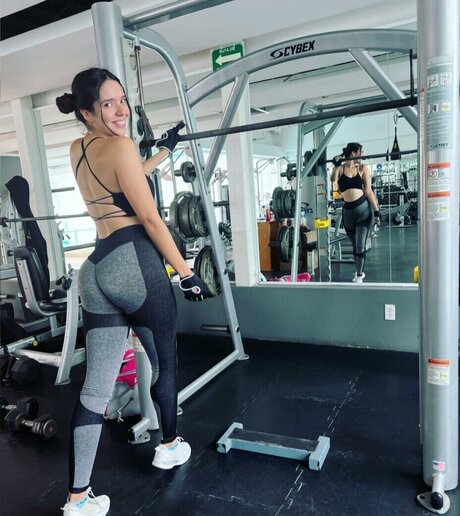 lesbian kissing onlyfans hd photo