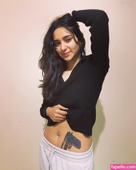 Saya Karim beautiful star pic