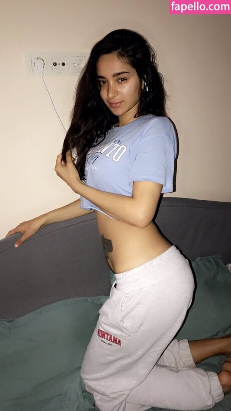 Saya Karim model high quality photo