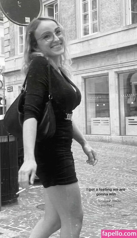 Oryvllmiee porn star photo